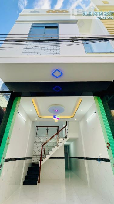 Bán nhà hẻm rộng  can  đuòng tháp đôi