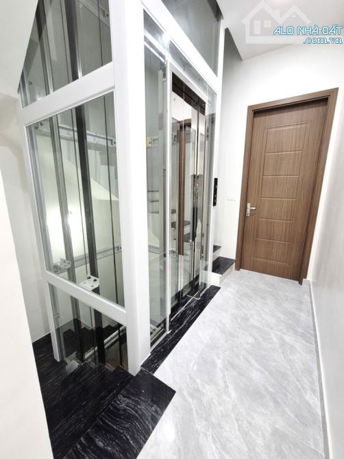 Nhà phố 65m2 6 tầng xây mới có thang máy Ngã Tư Sở