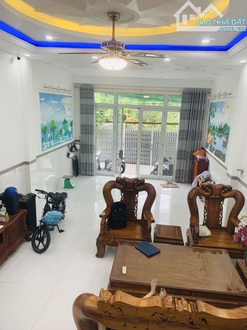 Bán gấp nhà đẹp Lê Bơi 100m2, SHR, HCĐ, chỉ 7.8 Tỷ.