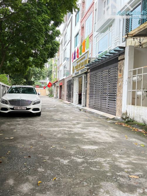 Hàng Hiếm - Lạc Long Quân - Khu Phân Lô Cao Cấp 10 Nhà , Xây 5 Tầng , Hiện Đại , Gara Oto