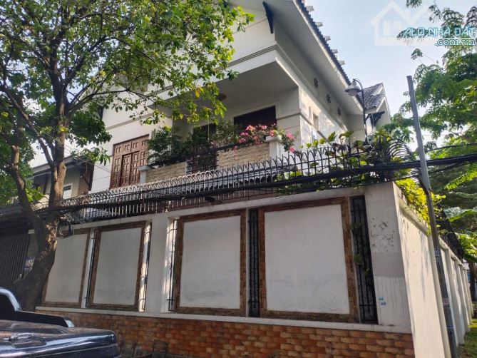 BIỆT THỰ CĂN GÓC 3 MẶT TIỀN KHU VIP PHƯỜNG 17 GÒ VẤP 265M2 3 TẦNG ( 12.8 X 20.8 ) 33 TỶ