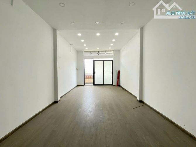 Giá 15 triệu/ tháng. Cho thuê nhà 1T 3lầu mặt tiền CMT8, gần chợ BH,nhà thiếu Nhi Đồng Nai