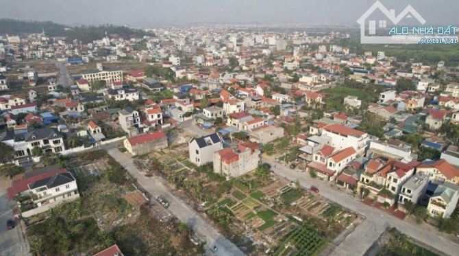 PHÂN LÔ ĐỐNG QUÁN THUỶ SƠN giá chỉ có 6,9x tỷ vuông đường rộng 12,5m không đâu rẻ hơn ạ.