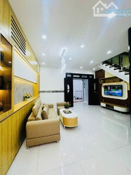 NHÀ ĐẸP 2 TẦNG - DT 5M x 10.5M NỞ HẬU 6.3M (DTCN 58M2) - FULL NỘI THẤT - XE HƠI TỚI NHÀ