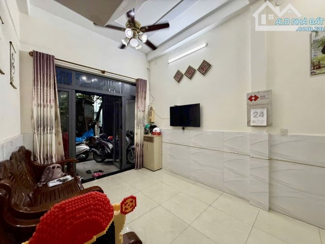 42m2, BÁN NHÀ 2 TẦNG, HXH 1 TRỤC 1 SẸC NGUYỄN VĂN KHỐI, P11 GV, 4 TỶ HƠN
