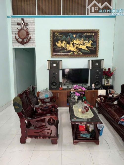 Nhà C4 đúc lửng 70m2 hẻm Nguyễn Văn Quá, sát Gò Vấp