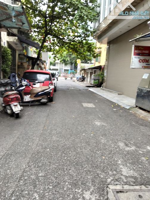 Cần bán nhà mặt ngõ ô tô chánh đỗ Lạc Long Quân 7tầng thang máy full nội thất.