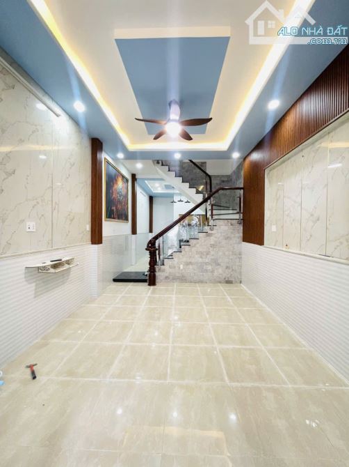 Nhà 3 tầng rộng, hẻm ô tô thông, cạnh Aeon Tân Phú, 5.8 tỷ