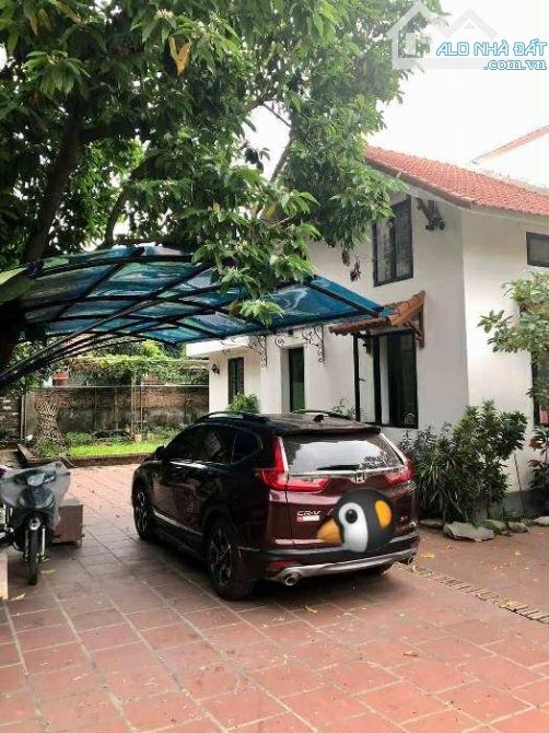 biệt thự sân vườn Bồ Đề, 1200m x 3tầng, mặt tiền 25m, tựa sơn hướng thuỷ, nội thất cao cấp