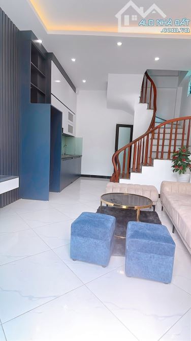 BÁN NHÀ SIÊU QUẦN THANH TRÌ 32m 5 TẦNG MẶT TIỀN 4.1m 4TỶ150