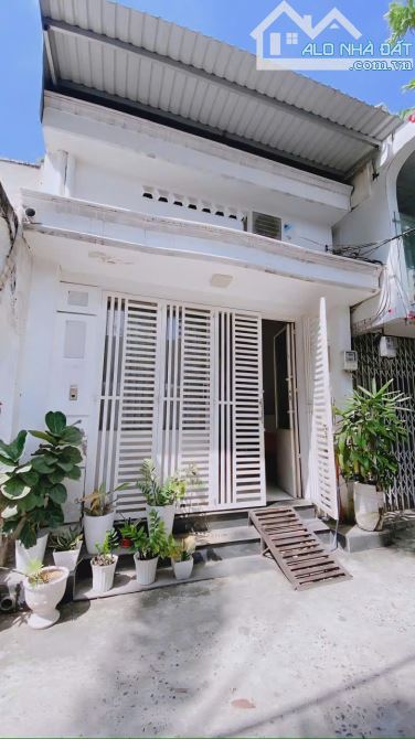 CHO THUÊ dài hạn nhà nguyên căn. p13, BT - DTSD 100m2 Giá 15tr/tháng