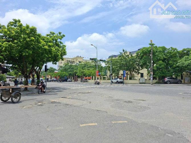 Bán nhà mặt phố thanh am ,  ô tô tránh kinh doanh  7 tầng thang máy  gaza ô tô gần  chợ