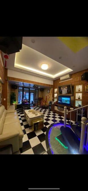 Hiếm nhà đẹp 5 tầng mặt phố 19 Tháng 5, 53m2, MT 4.7m, KD sầm uất, giá 18.5 tỷ