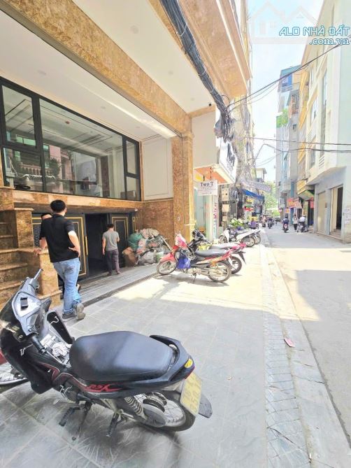 SIÊU PHẨM CHDV CẦU GIẤY - Ô TÔ TRÁNH - 9 TẦNG CÓ HẦM - THANG MÁY - DT102m2xMT10m