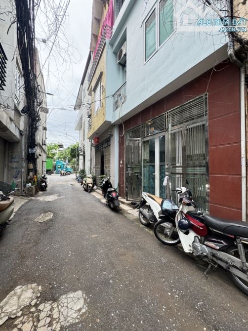 VŨ ĐỨC THẬN TT VIỆT HƯNG CÁCH 1 NHÀ RA Ô TÔ TRÁNH 2 TẦNG 45 M DÂN XÂY