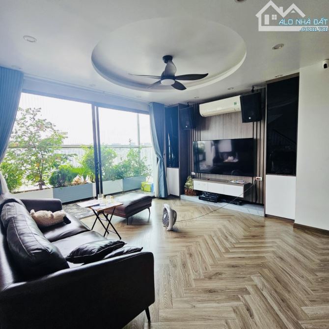 Bán căn Duplex Toà Sapphire số 4 Chính Kinh, TX. 250m2 5PN, 3WC, Căn góc. Sổ đỏ. 15,79 tỷ.