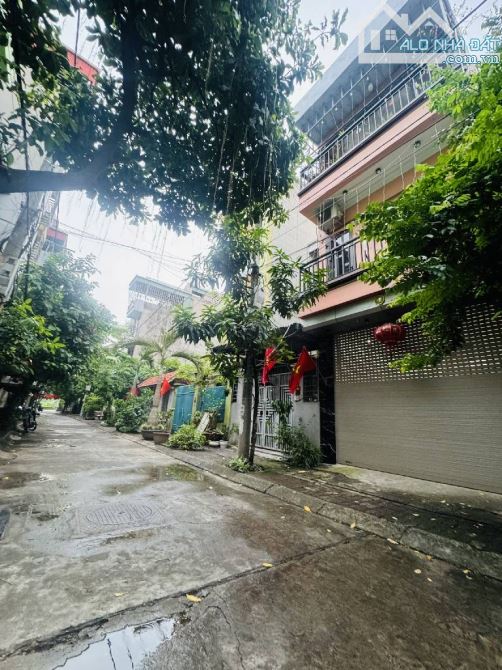 Biệt thự Yên Viên- Gara ô tô- ô tô tránh- 79.9M