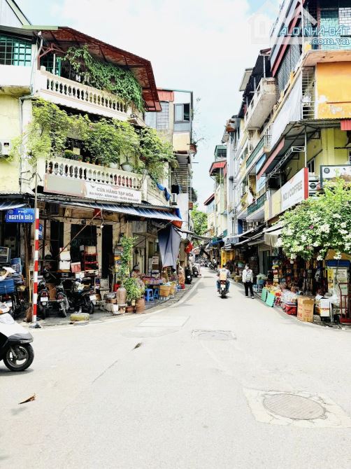 BÁN NHÀ MẶT PHỐ HÀNG GIÀY, 20M, MT 3,4M, 5T, Ô TÔ TRÁNH, KINH DOANH, CHỈ 20 TỶ.