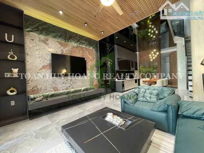 Nhà 3 Tầng 4 Phòng Ngủ Hiện Đại Nam Việt Á – D399