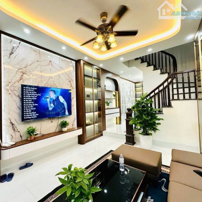 Bán nhà phố Vip Hàm Nghi 36m2x5T dân xây, ô tô đỗ cửa, full nội thất, ở ngay, giá đầu tư