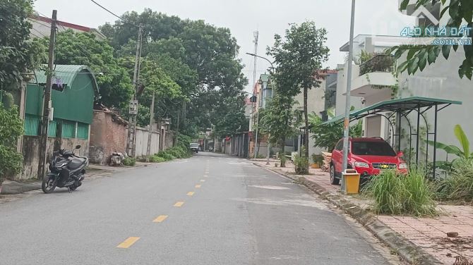 BÁN ĐẤT TRỤC KINH DOANH GẦN CHỢ SƠN TẠI LIÊN BÃO