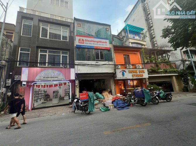 Cho thuê nhà mặt phố Trần Quốc Vượng, Dịch Vọng Hậu, Cầu Giấy. DT 70m x 3 tầng, giá 23tr