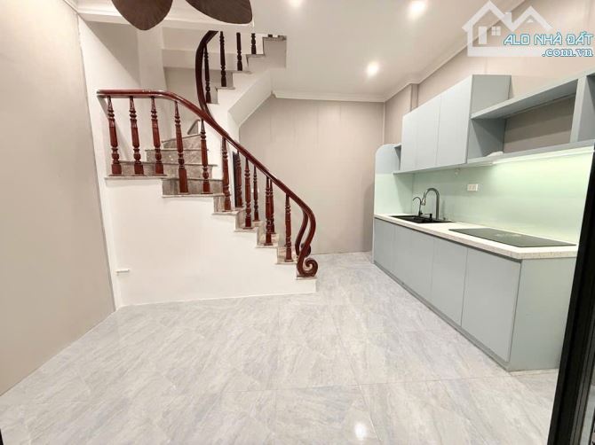Nhỏ Xinh Ấm Cúng 5 Tầng, 3 ngủ, Mặt tiền 4m, Đông Thiên Sổ Đỏ Chung 3.25 Tỷ