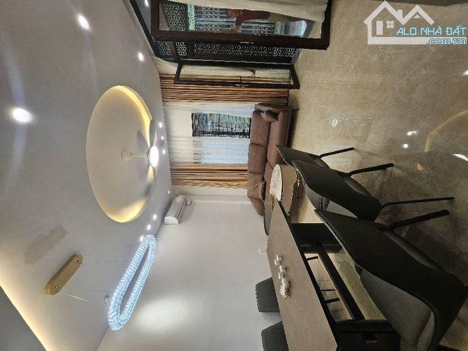 Nhà mới Lô góc Trần Duy Hưng 53,6m² x 5T, thang máy, ngõ thông rộng, giá hấp dẫn 13,3 tỷ