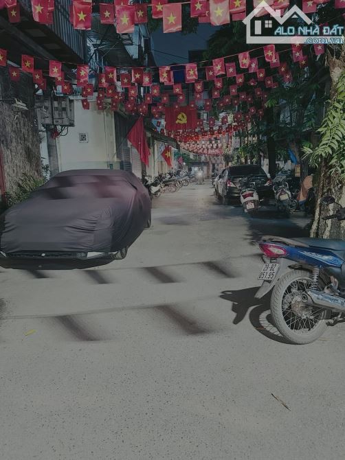 BÁN NHÀ TẬP THỂ KHU KIM ĐỒNG- GIẢI PHÓNG- SỔ TO 60M- DTSD 100M- 2 PN- 2 VS - 3 MẶT THOÁN