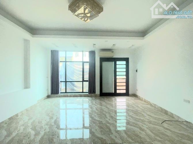 Cần bán gấp bán nhà riêng Mỹ Đình kinh doanh  37m, 5 tầng, 6 ngủ giá chỉ nhỉnh 7 tỷ.