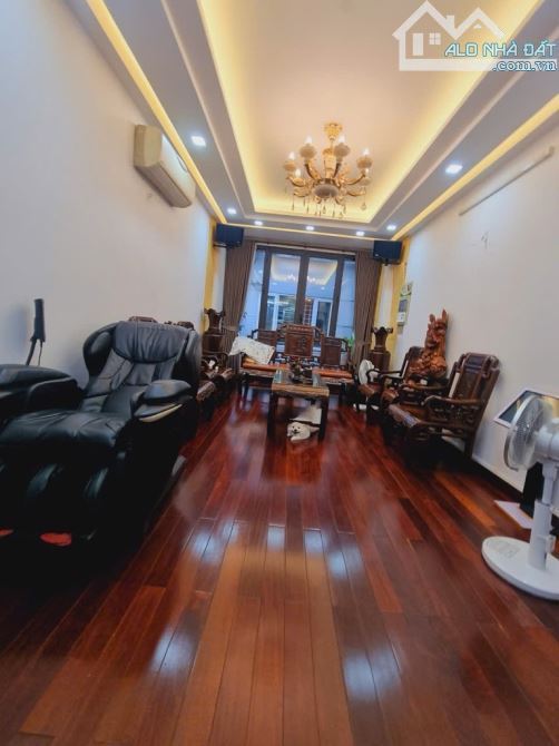 CẦN BÁN GẤP NHÀ DÂN XÂY THỊNH  QUANG-TT ĐỐNG ĐA - DT 28M2 -3PN -GIÁ CHỈ 6.56TỶ.