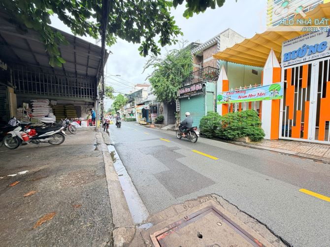 Bán Nhà Đường Số 42, phường Bình Trưng Đông Quận 2 nhà 5 tầng ngang 9m x 39m thang máy