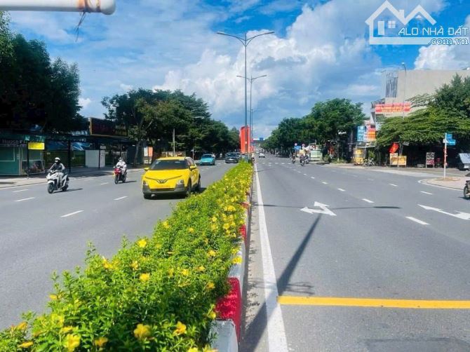 Bán đất mặt tiền đường Lê Văn Việt Quận 9 đường 30m ngang 5m, 10m vị trí tiềm năng