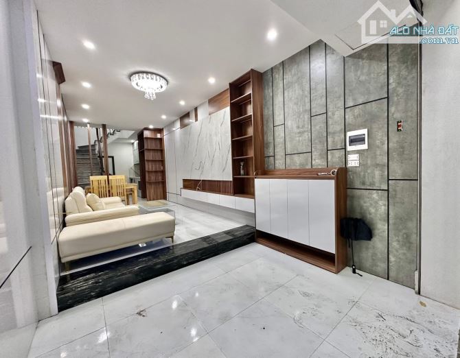 Có 102! Trường Chinh, ngõ 2,5m, rộng, thoáng, nhà đẹp, ở ngay. 44mx5T. Chỉ 8,5 tỷ