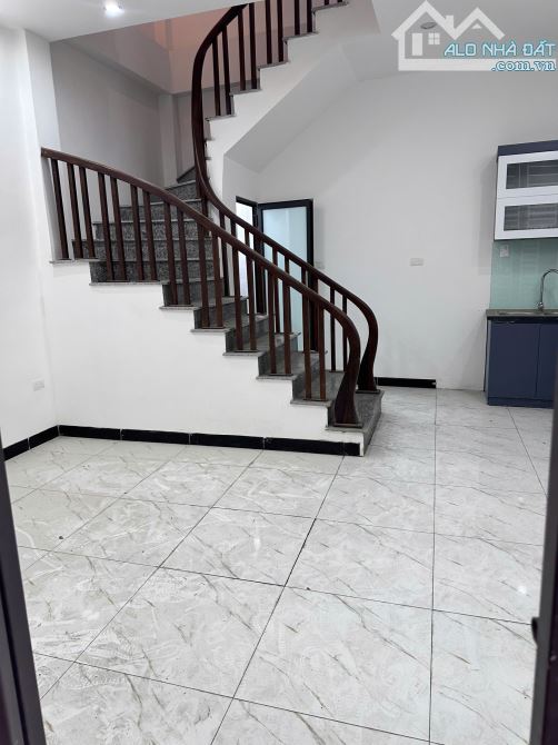 Nhà mới 5 tầng xã Tả Thanh Oai, Thanh Trì, gần ô tô, giá 5.2 tỷ