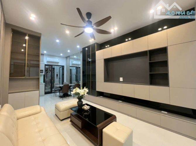 BÁN NHÀ HỒNG TIẾN LONG BIÊN, TẶNG NỘI THẤT CHẤT, THANG MÁY, GẦN PHỐ 56M2, 11.X TỶ
