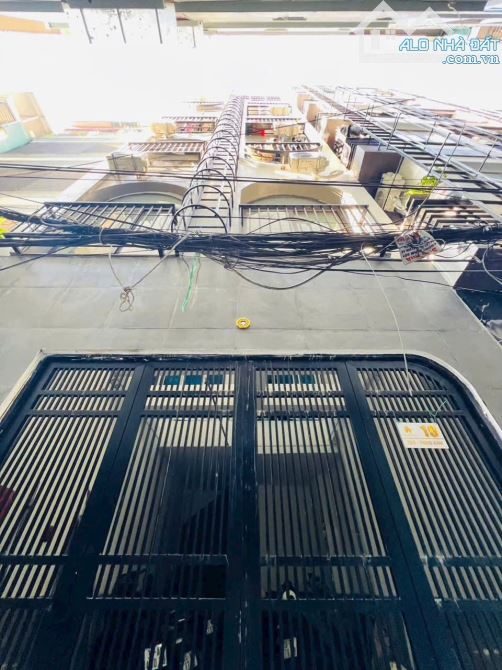 TOÀ NHÀ TRẦN DUY HƯNG - 6 TẦNG 11 PHÒNG 10M Ô TÔ - DOANH THU 800 TRIỆU/NĂM GIÁ 20.5 TỶ