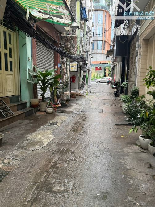 NGUYỄN TRÃI QUẬN 1 NGAY BỘ CỘNG AN DT ĐỦ 56M2, HẺM Ô TÔ CÁCH MT 20M, 4 TẦNG