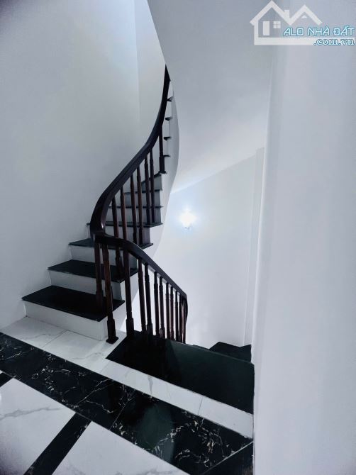 TÀI CHÍNH NHỈNH 5 TỶ – CƠ HỘI SỞ HỮU NHÀ ĐẸP LÔ GÓC 35m² – 5 tầng – Lô góc thoáng sáng