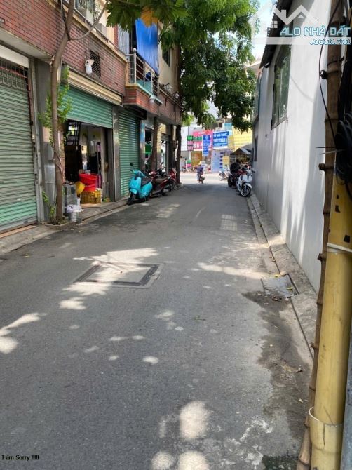 Gia đình cần bán căn nhà mặt tiền đường Hoa Sứ, Phú Nhuận 3.6x 16 3 lầu đẹp hđt  26tr