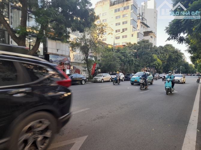 Mặt phố Bà Triệu, Lãi 473 tỷ - 285m2, MT 11,2m vỉa hè ô tô đỗ kinh doanh đỉnh, Giá 219 tỷ