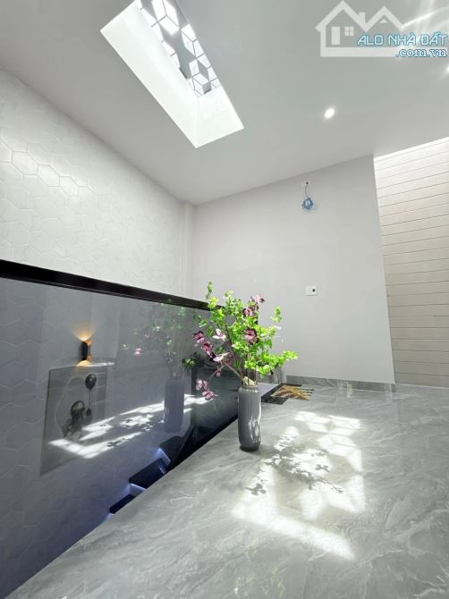 MƯA GIÓ NHƯ THẾ NÀY THÌ CHỈ CÓ CĂN NHÀ NÀY MỚI ẤM ÁP - 10