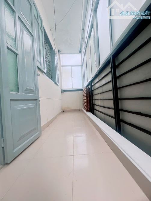 Cách 1 căn nhà ra mặt tiền xe hơi Q4  Ngang 3.5 dài 7 HƠN 2 TỶ - 10