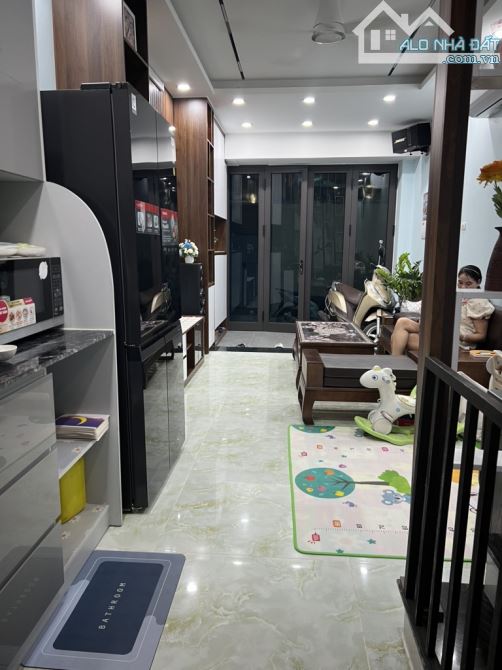 BƯỚC RA LÀ PHỐ, NHÀ ĐẸP FULL NỘI THẤT, HÀNG XÓM VINHOM RIVERSIDE - 34m2 - 7.45 TỶ - 1
