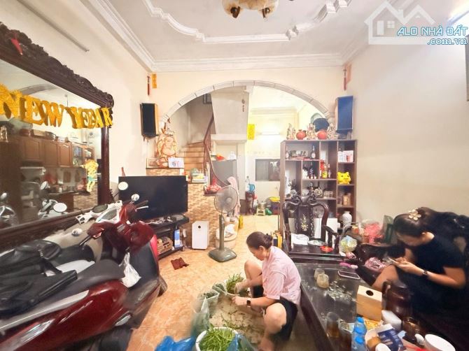 Siêu Hiếm! Bán Nhà Tây Hồ Giá Rẻ Dân Xây 35m2 4 Tầng Kiên Cố Ngõ Thông Cách Hồ Tây 30m - 1