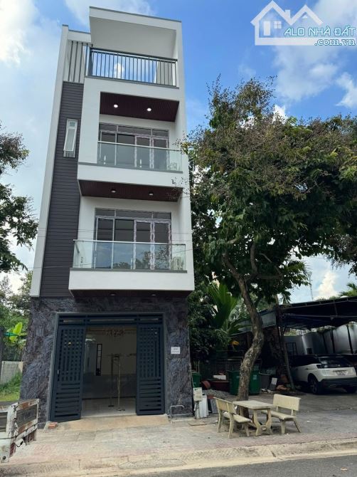 Chuyển nhượng căn nhà 1 trệt 3 lầu, tặng 10 phòng ngủ xịn sò, Tại trung tâm TP Bà Rịa củ - 1