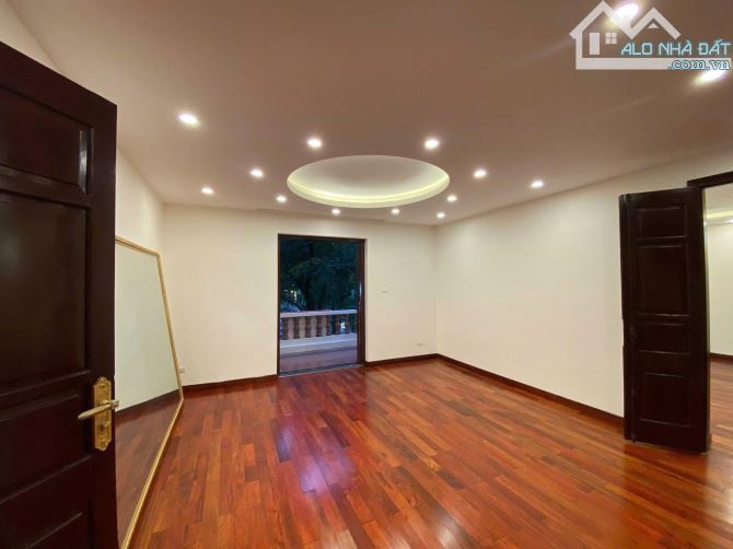 Biệt thự VIP khu Liễu Giai, vị trí siêu hiếm, 110m, mặt tiền 7.5m ngoài 40 tỷ - 1