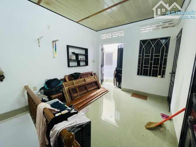 Nhà 1 Trệt 1 Lầu  Ngay Chợ Đầm, Cách Biển Chỉ 700m . Giá 1 tỷ 900 tr . - 1