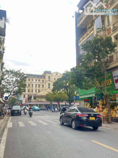 HỘ KHẨU HOÀN KIẾM-CHỢ ĐỒNG XUÂN -Ô TÔ ĐỖ CỬA-CHỈ 3,6TỶ SỞ HỮU 26mx3 TẦNG GẦN MẶT PHỐ CỔ  S - 1