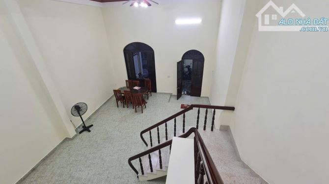 Bán nhà 3 tầng đường Nguyễn Thị Minh Khai cách biển Nha Trang 5 phút - 1